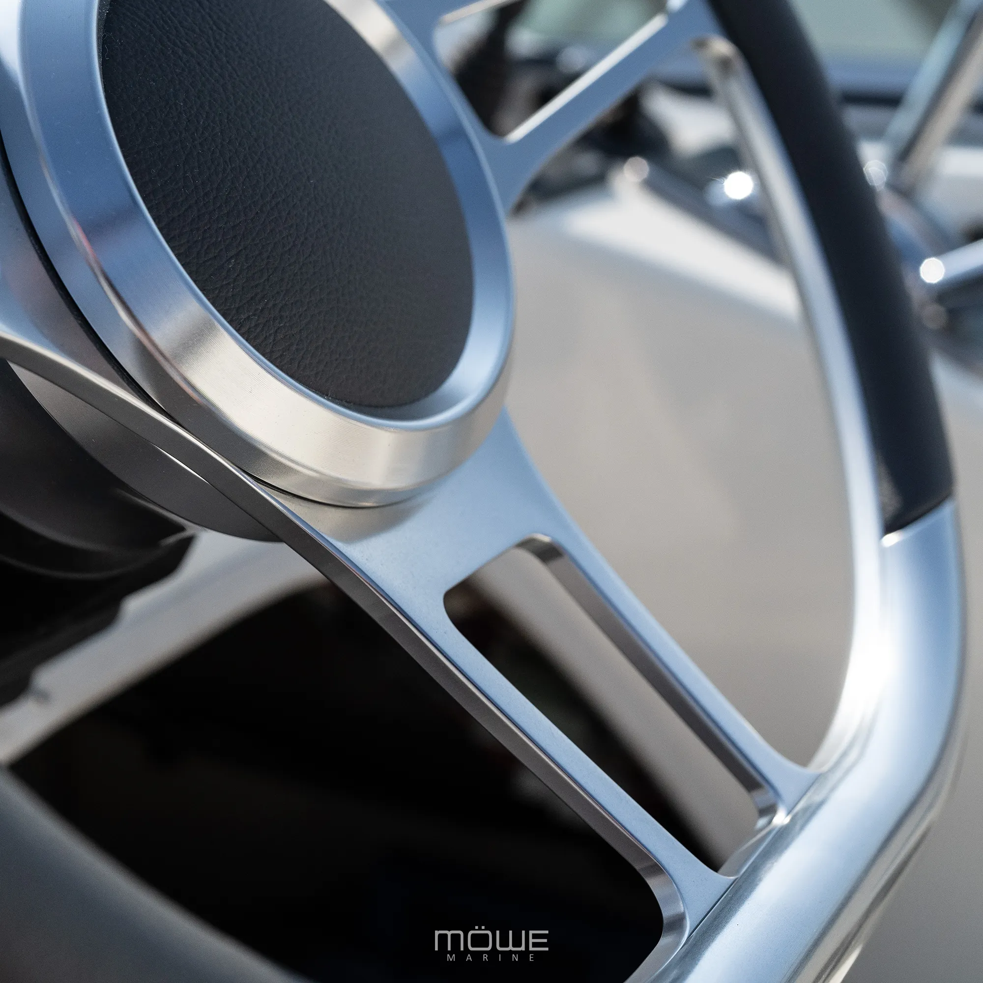 AMALFI schwarz Aluminium